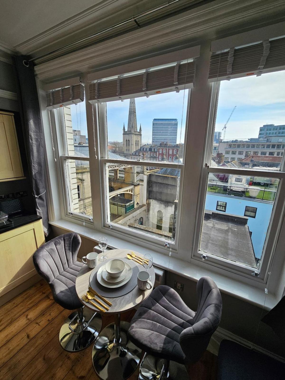 Appartement Centre Location On Corn Street *
